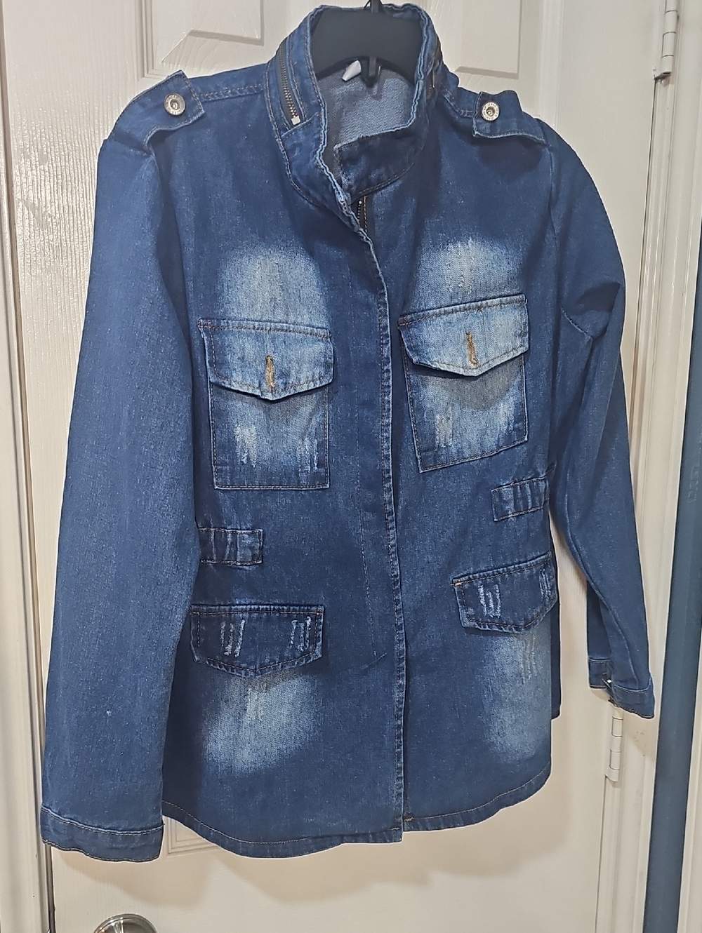 NWOT JEANS Women's Jean Jacket Multiple Pockets Zip Elastic Waist Distressed L